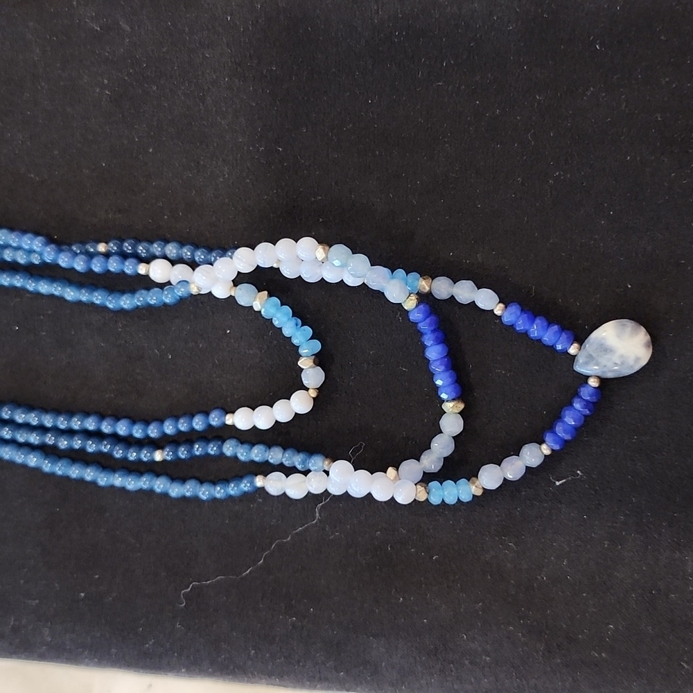 Semiprecious stone necklace, 14" drop.